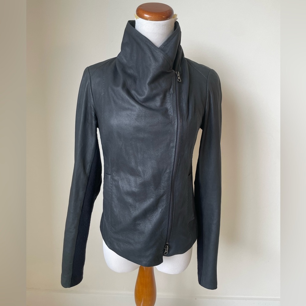 Vince Navy Leather Moto Jacket Asymmetrical Zip Knit Trim Women’s Sz S Biker - Picture 6 of 10